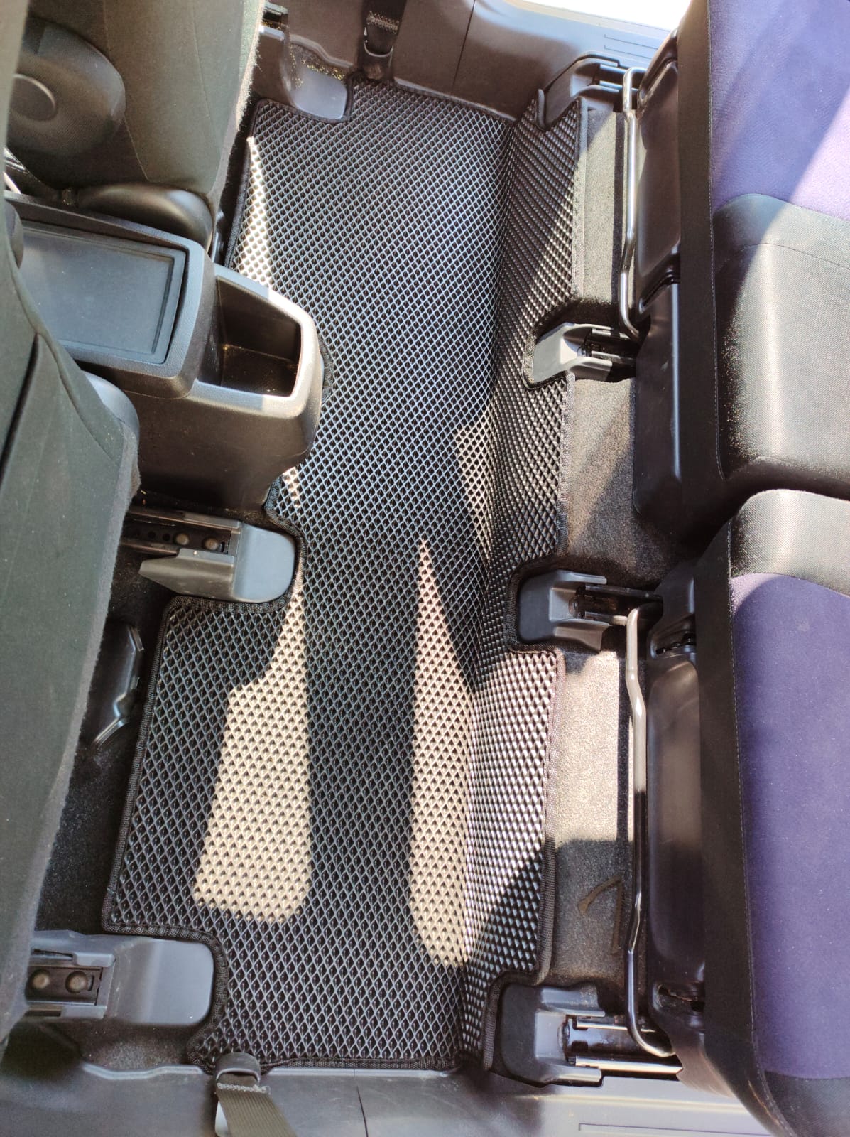 Коврики в салон 3D EVA TOYOTA Wish 20 2WD 2009-2017  С ПОДСТАКАННИКОМ