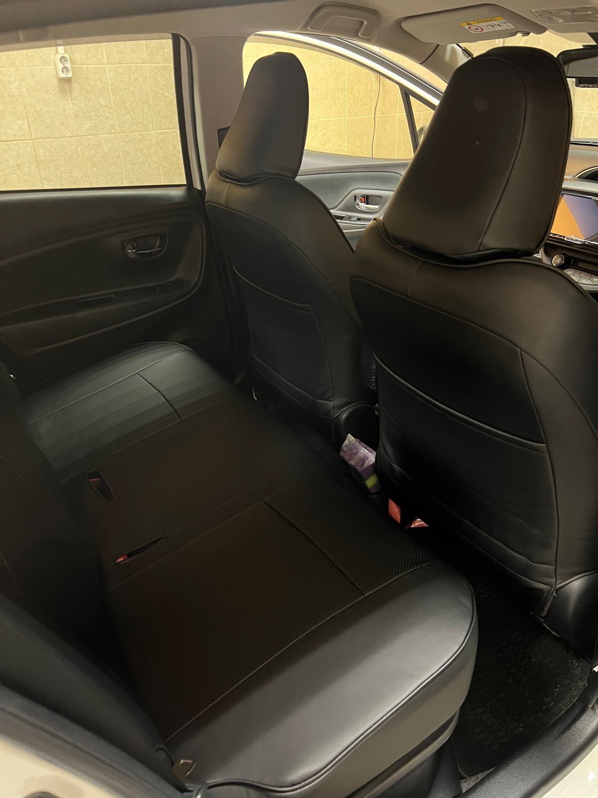 Чехлы из экокожи Toyota Vitz III 130 12.2010-03.2014 60/40  разд.подг. (Мод.471.0) Автокомфорт