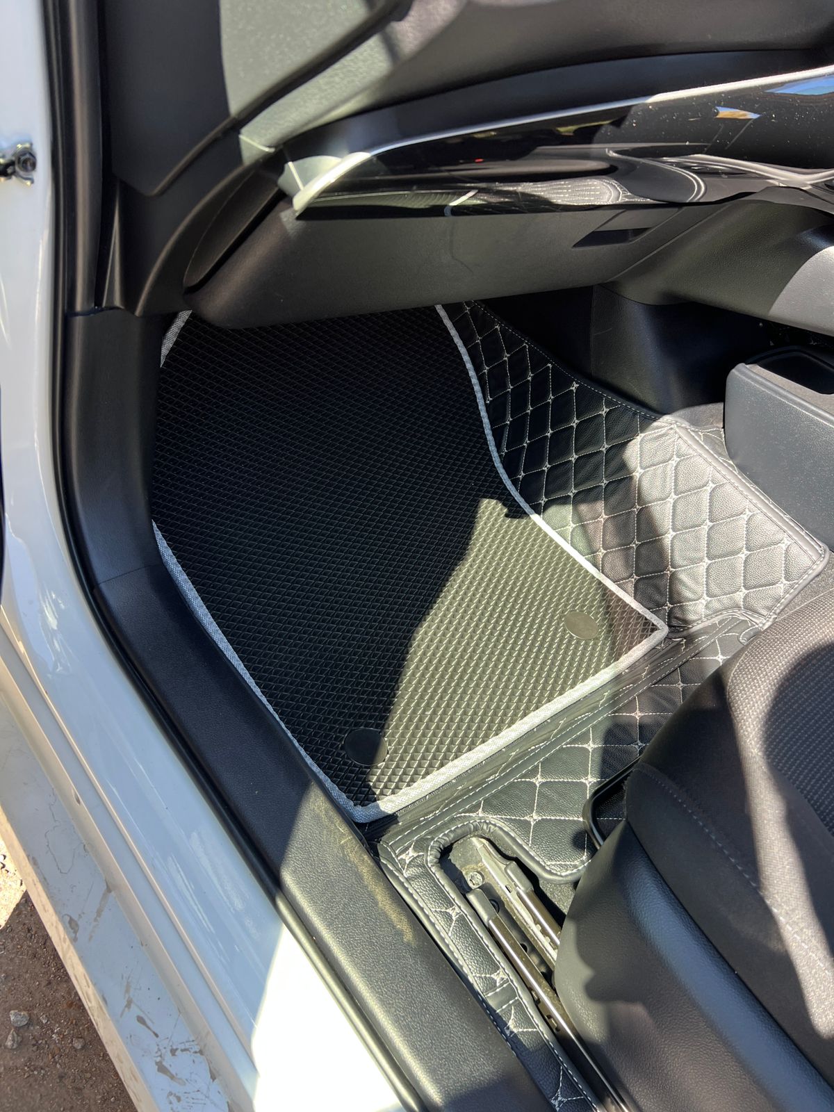 Кожаные коврики в салон 3D Toyota Prius 50