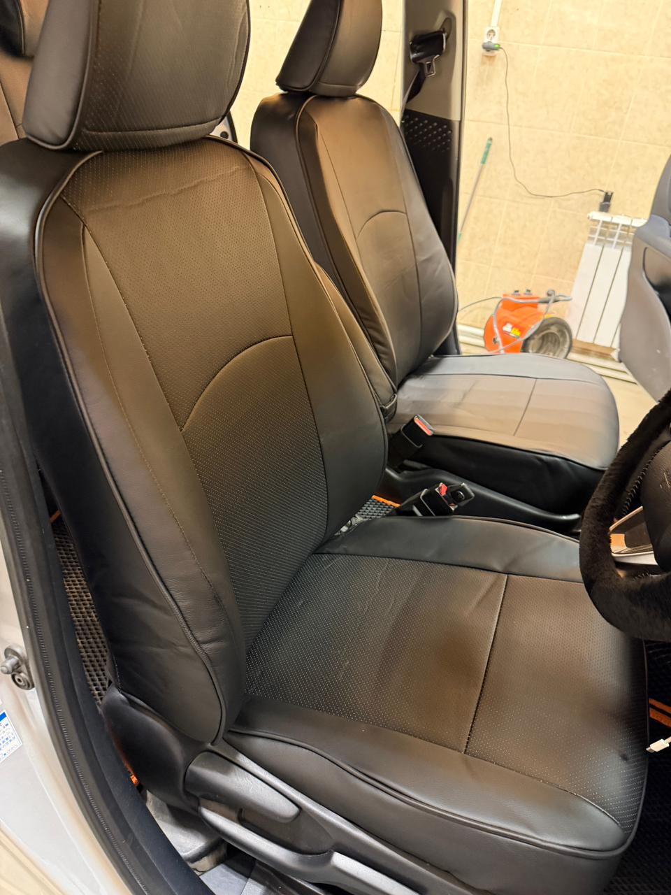 Чехлы из экокожи Toyota Sienta II 170 2015-2022 с зад.подл.(только для 6 местной) (Мод.374.1) - 2 ряда Автокомфорт