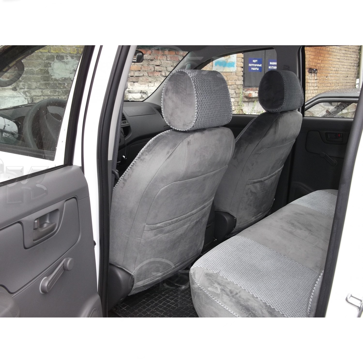 Чехлы из экокожи Toyota Hilux Pick Up VII [AN10,AN20] 07.2011-10.2015 без выступа Сидение сплошн. (Мод.219.0) Автокомфорт