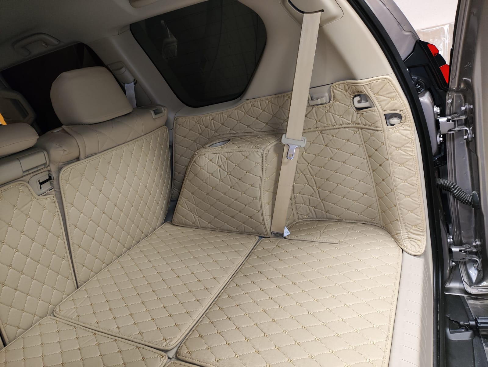 Коврик 3D в багажник кожаный Toyota Land Cruiser Prado 150 7 мест, правый руль