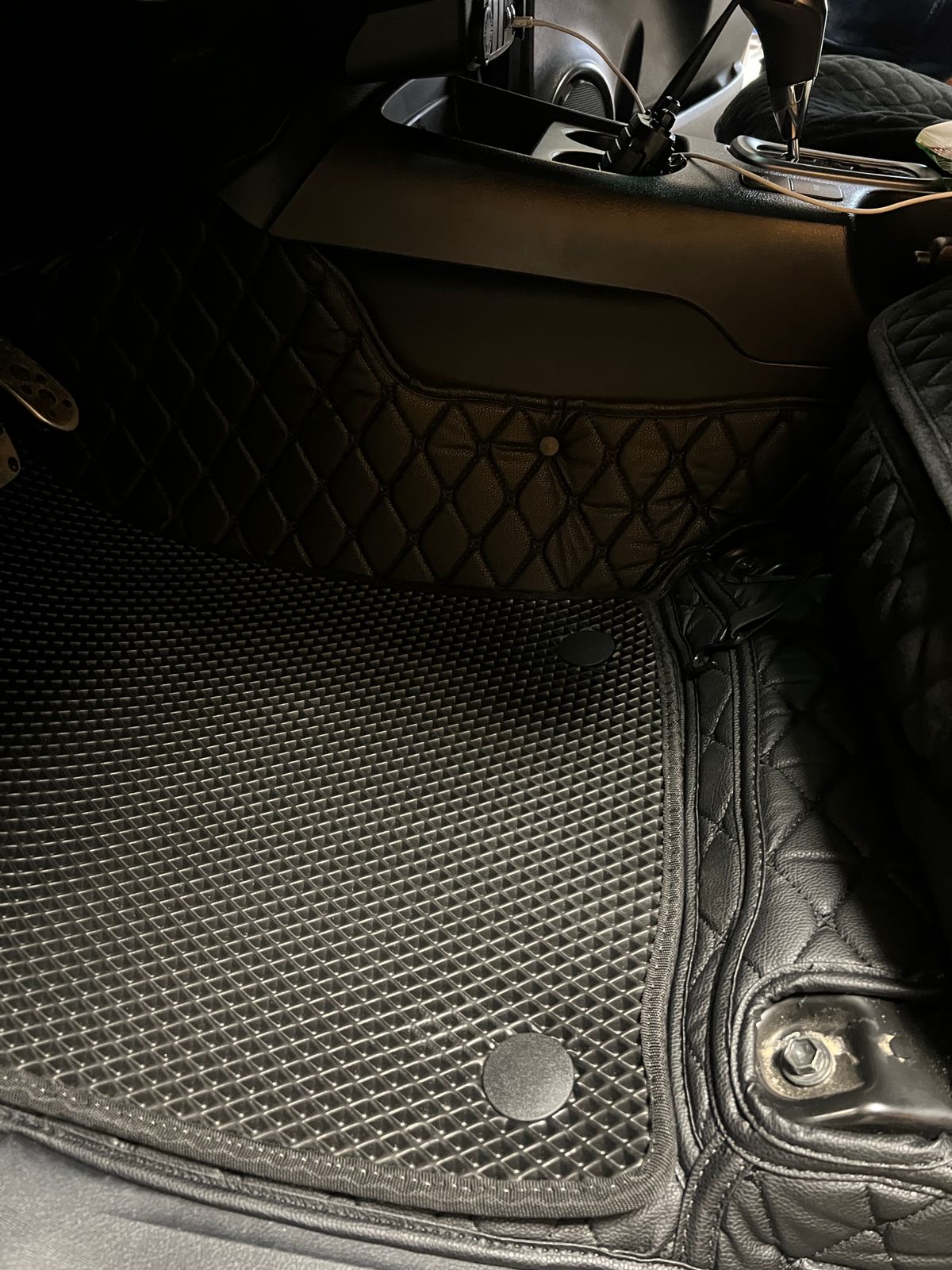 !Коврики в салон кожаные 3D Toyota Hilux с 2015г Левый руль