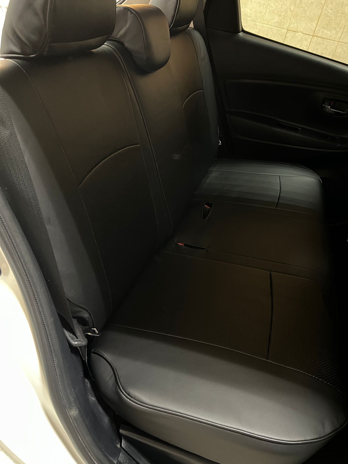 Чехлы из экокожи Toyota Vitz III 130 12.2010-03.2014 60/40  разд.подг. (Мод.471.0) Автокомфорт