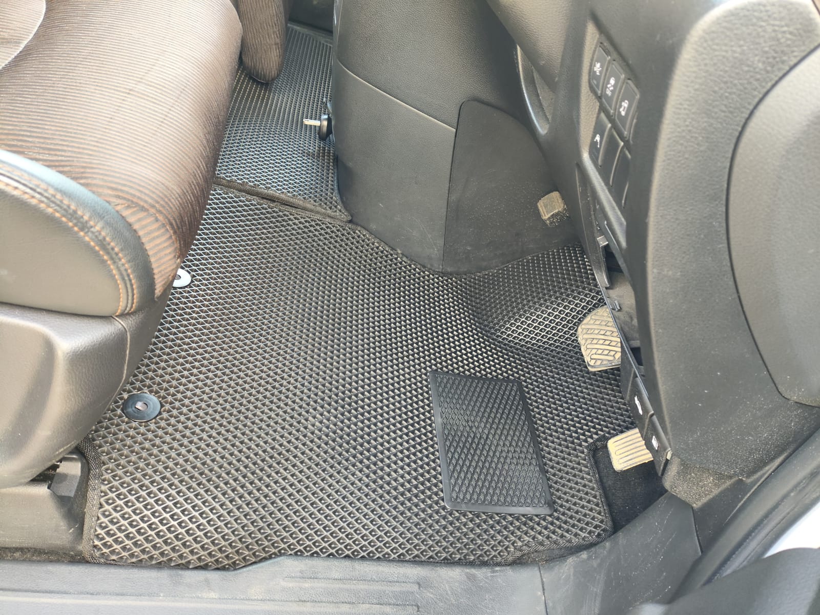 Коврики в салон EVA Nissan Elgrand 52 60/40 2010 - н.в.