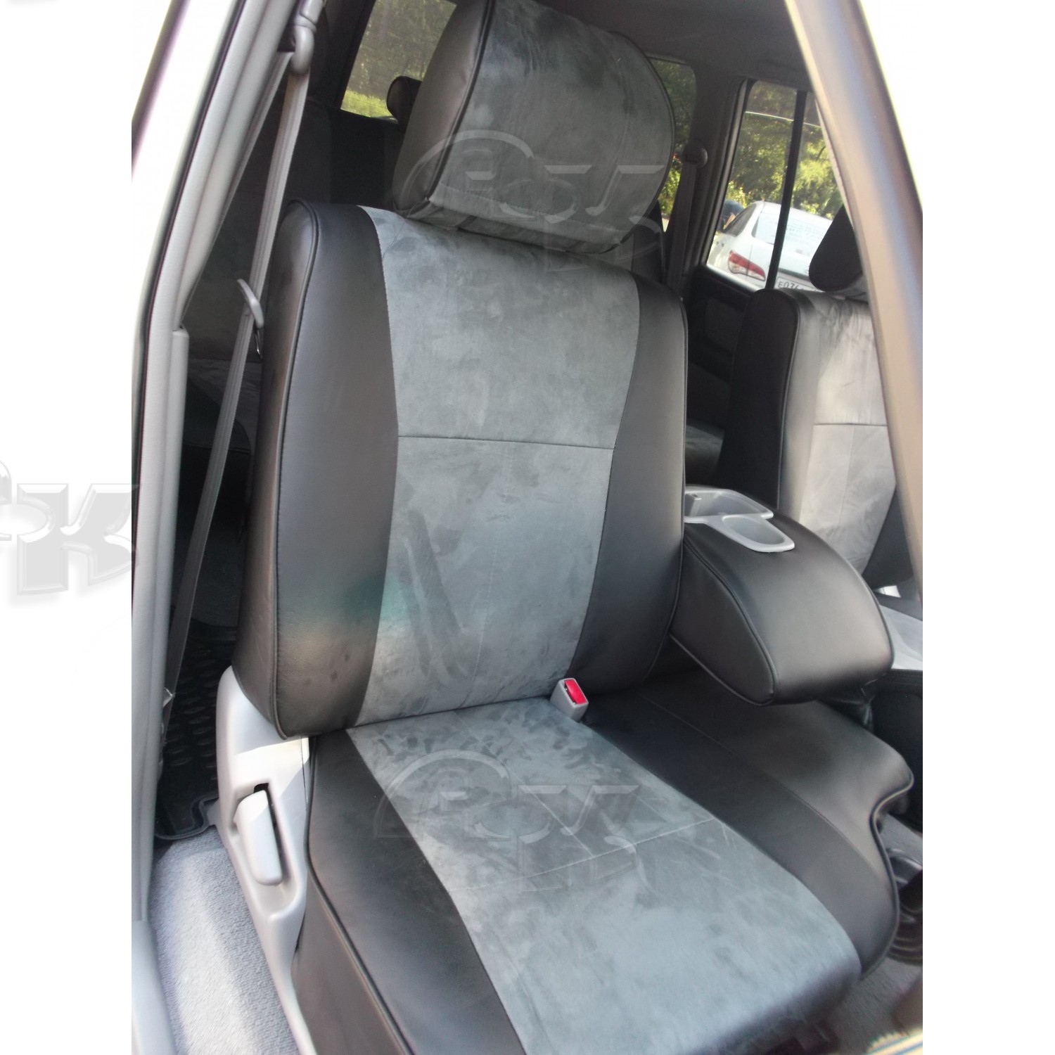 Чехлы из экокожи Toyota Land Cruiser 105 1998-2007 диван левый руль  (Мод.234.0) Автокомфорт