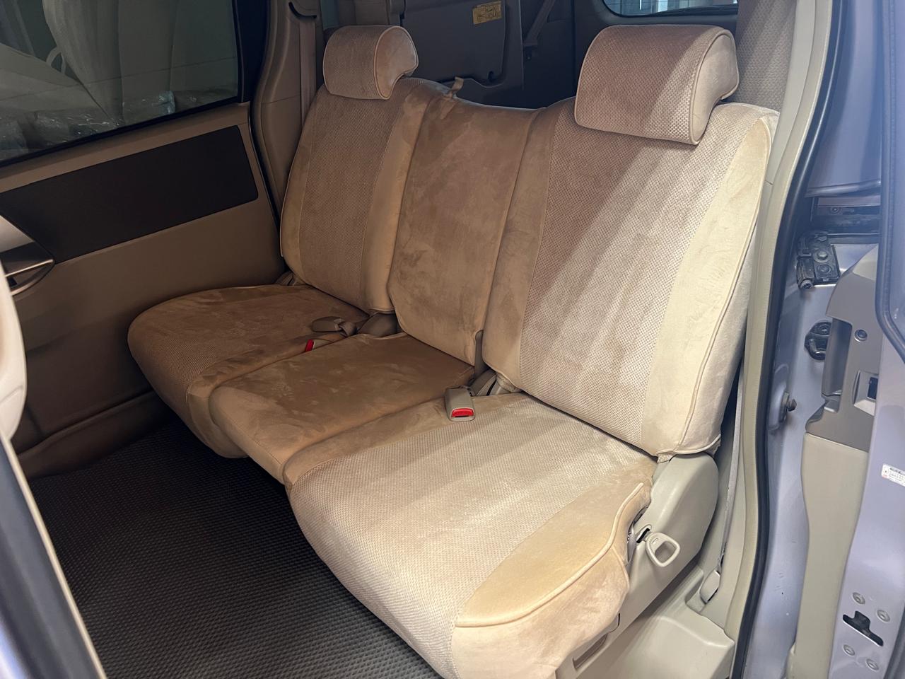 Чехлы из экокожи Toyota Voxy (Noah) 70 75 06.2007-12.2013 40/20/40 (Мод.270.1) - 2 ряда Автокомфорт