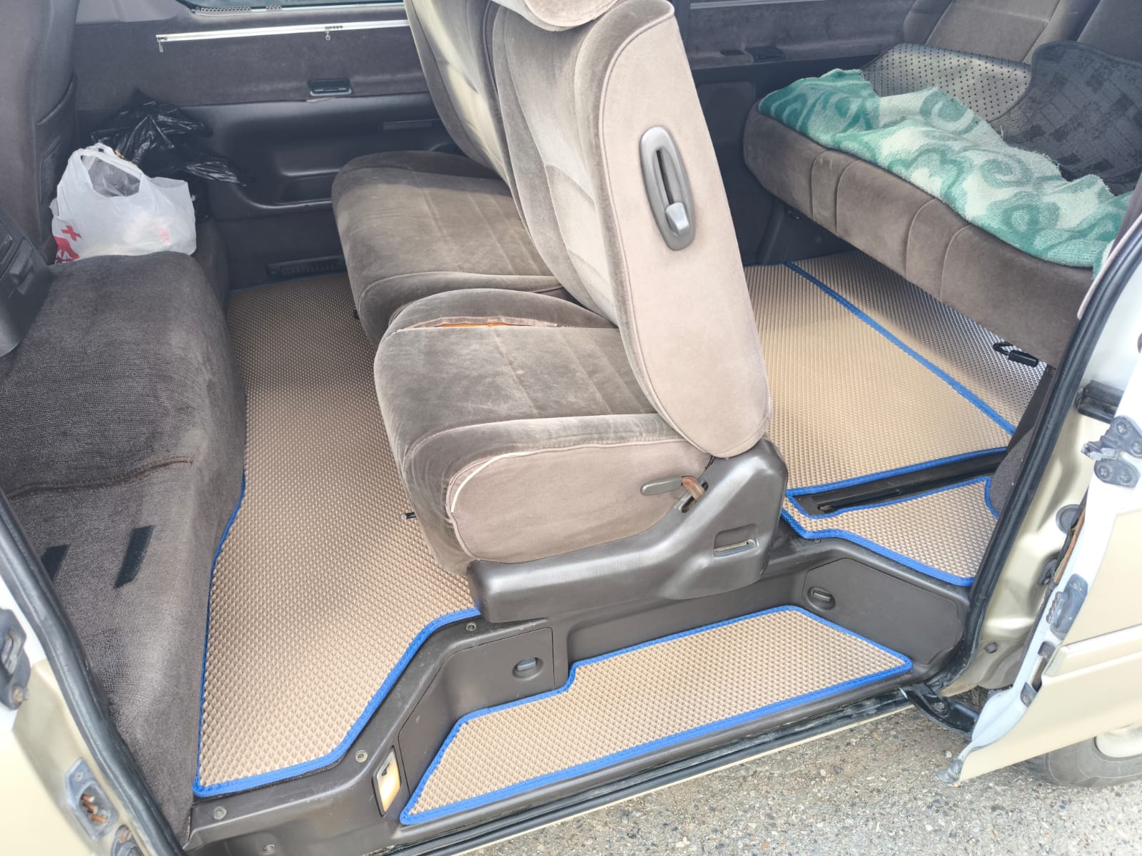 Коврики в салон EVA TOYOTA Hiace 106 1993-2004 2 ряда 60/40
