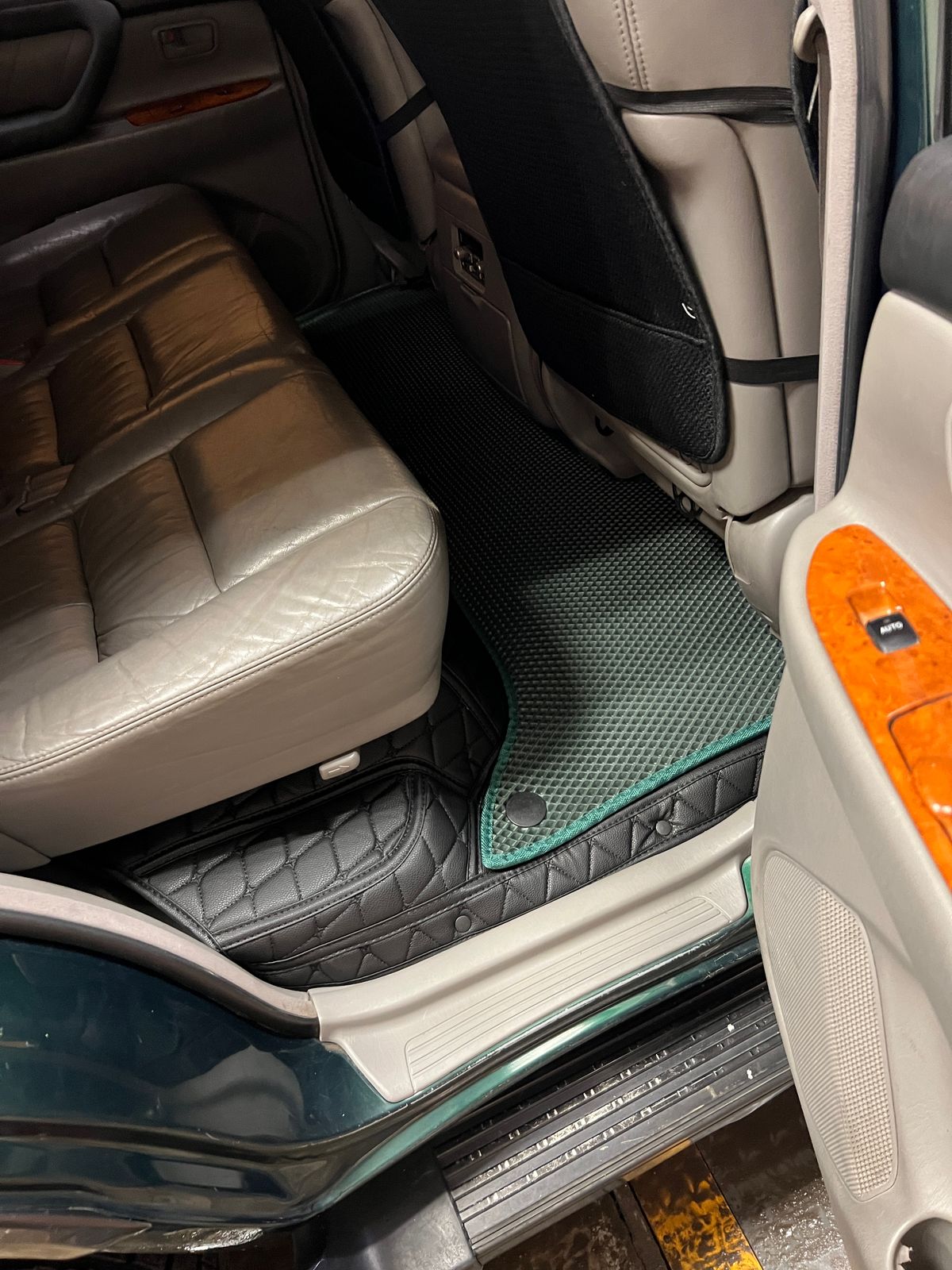 Кожаные коврики в салон 3D для Toyota Land Cruiser 100 1998-2007 левый руль