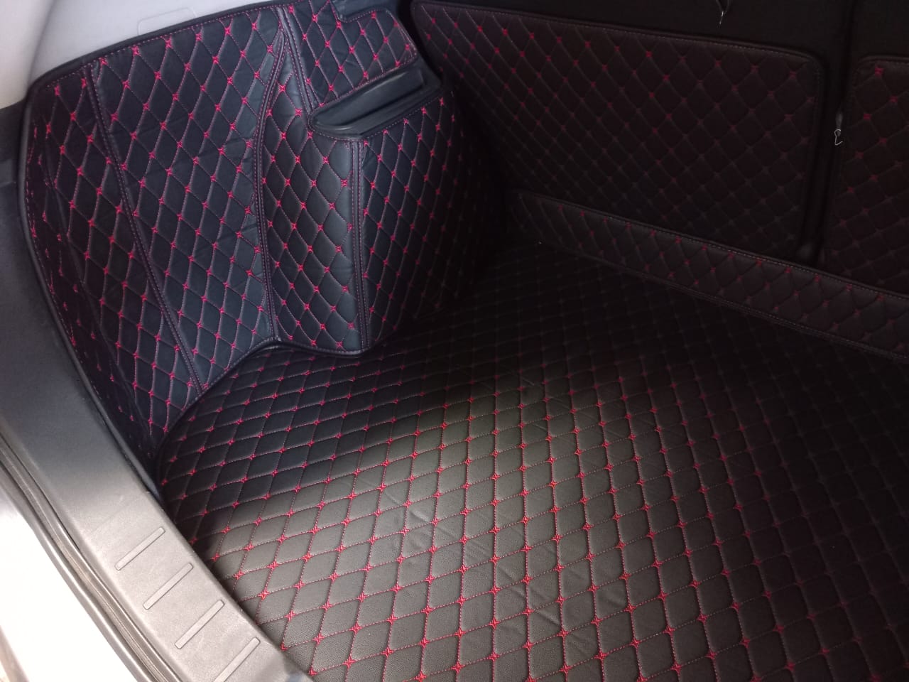 Кожаный коврик в багажник 3D Mitsubishi Outlander 2012-2019 5 мест НЕ ГИБРИД