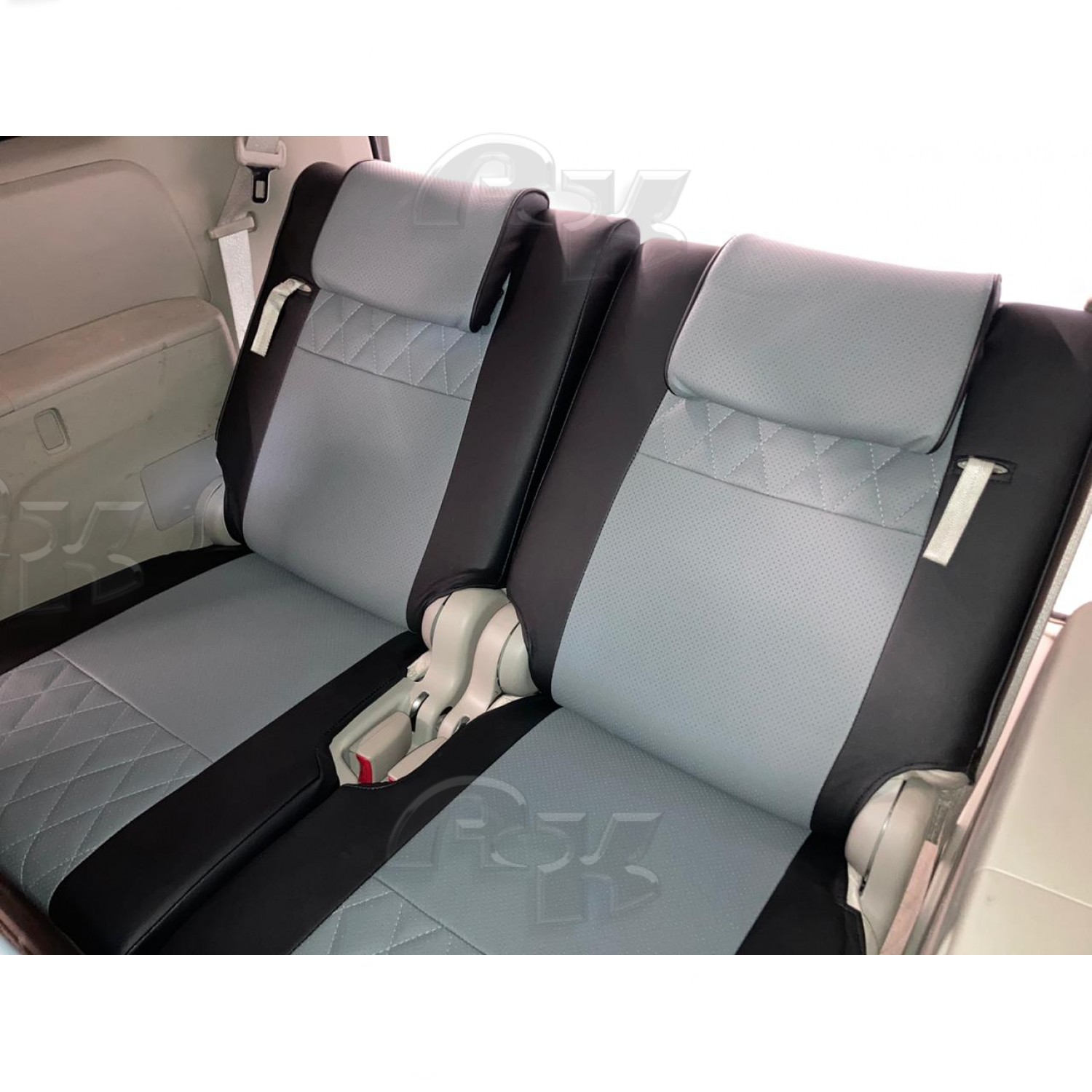 !Чехлы из экокожи Toyota Isis I+r+r2 [XM10] 09.2004-12.2017 Platana (Мод.506.0) - 3 ряда Автокомфорт