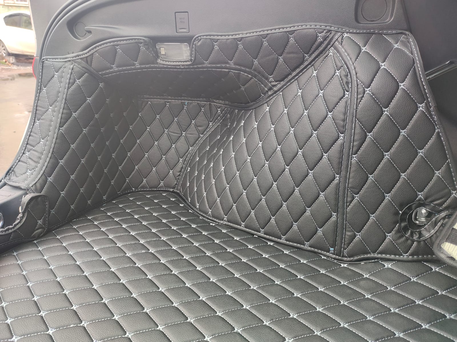Коврик в багажник 3D кожаный Toyota Prius 51 (нижний)