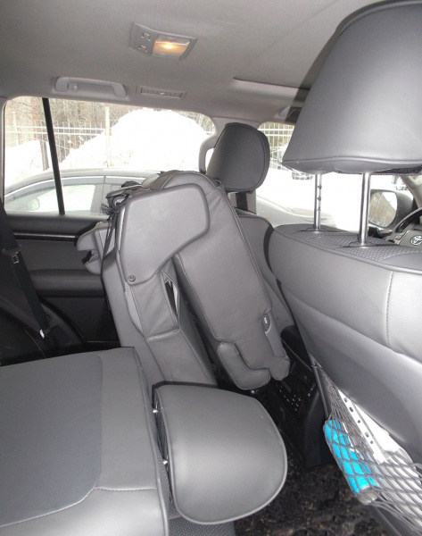 Чехлы из экокожи Toyota Land Cruiser 200 2007- 2015 40/20/40 (Мод.365.0) - 2 ряда Автокомфорт
