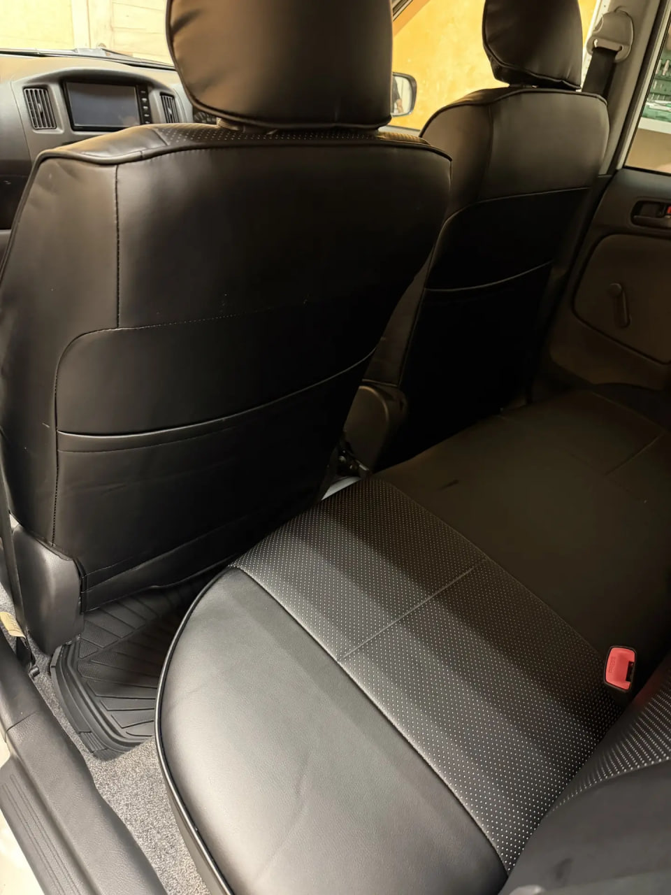 Чехлы из экокожи Toyota Probox / Succeed 50 55 2002-2014 разд. подг. (Мод.266.0) Автокомфорт