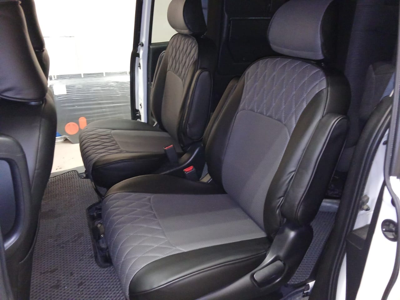 !Чехлы из экокожи Honda Freed I+r+r2 [GB] 05.2008-08.2016 40/40 (Мод.470.1) - 2 ряда Автокомфорт
