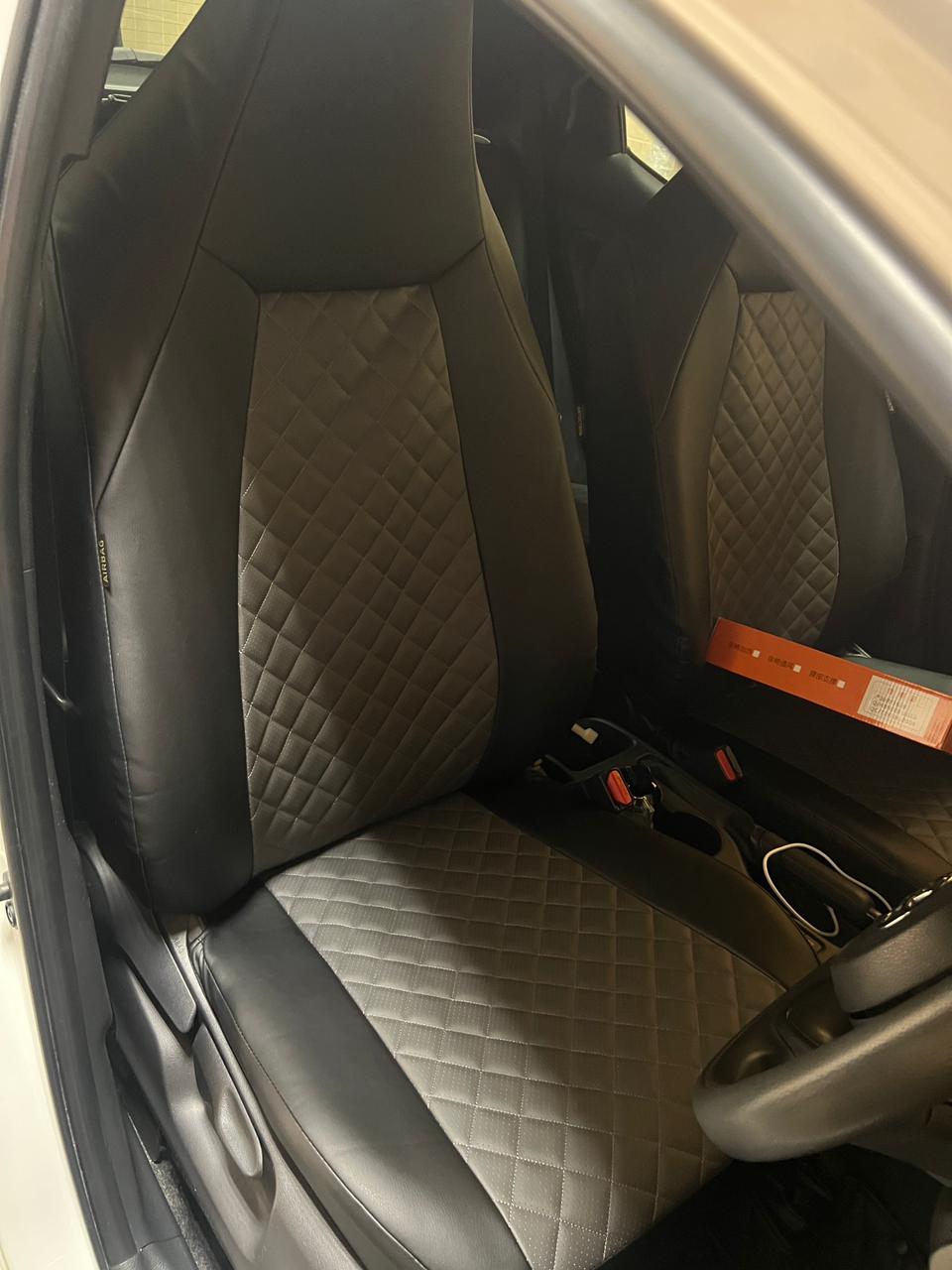 Чехлы Toyota Yaris \ Yaris Cross 2020- литые подголовники, правый руль Автостиль