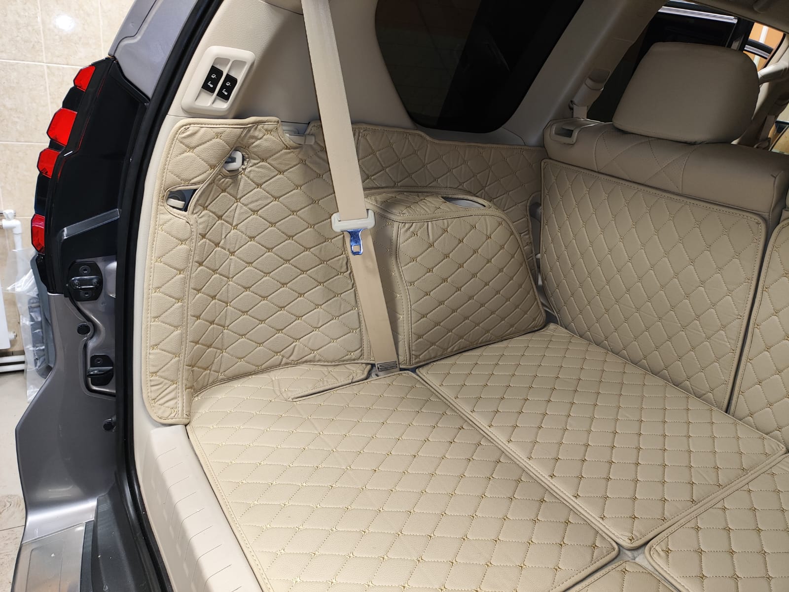 Коврик 3D в багажник кожаный Toyota Land Cruiser Prado 150 7 мест, правый руль