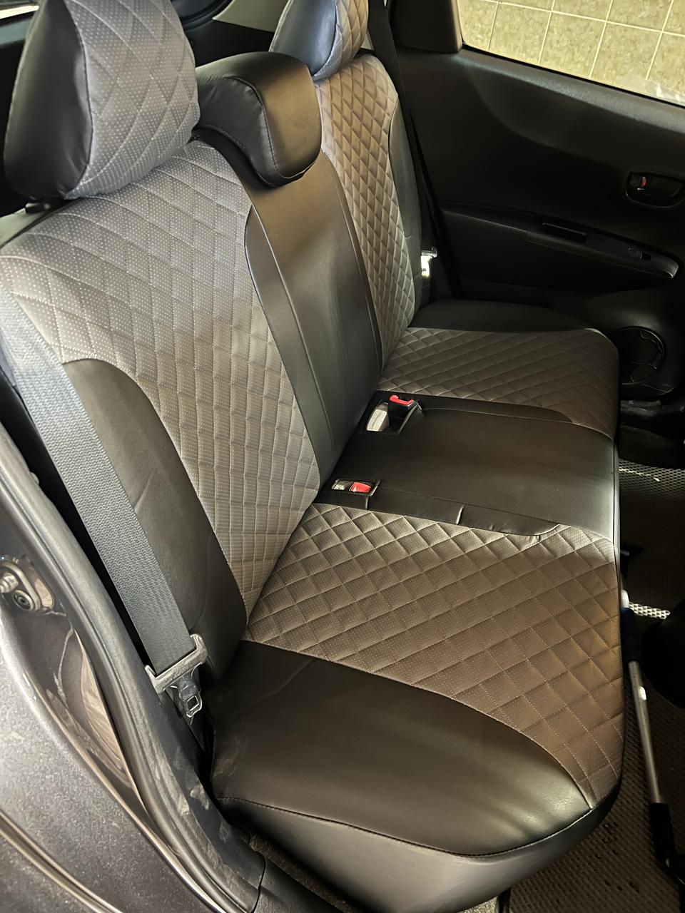 Чехлы Toyota Vitz 130/135 2010-2021 передние подголовники литые, задняя спинка сплошная, диван Автостиль