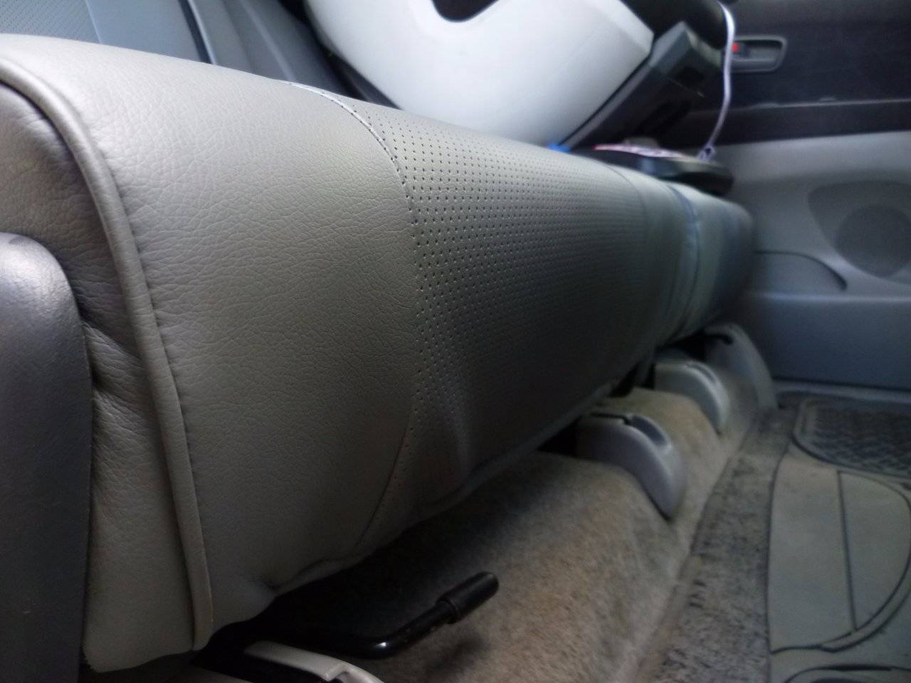 Чехлы из экокожи Toyota Nadia I+r [XN10] 08.1998-08.2003 5 мест 50/50 (Мод.242.0) Автокомфорт