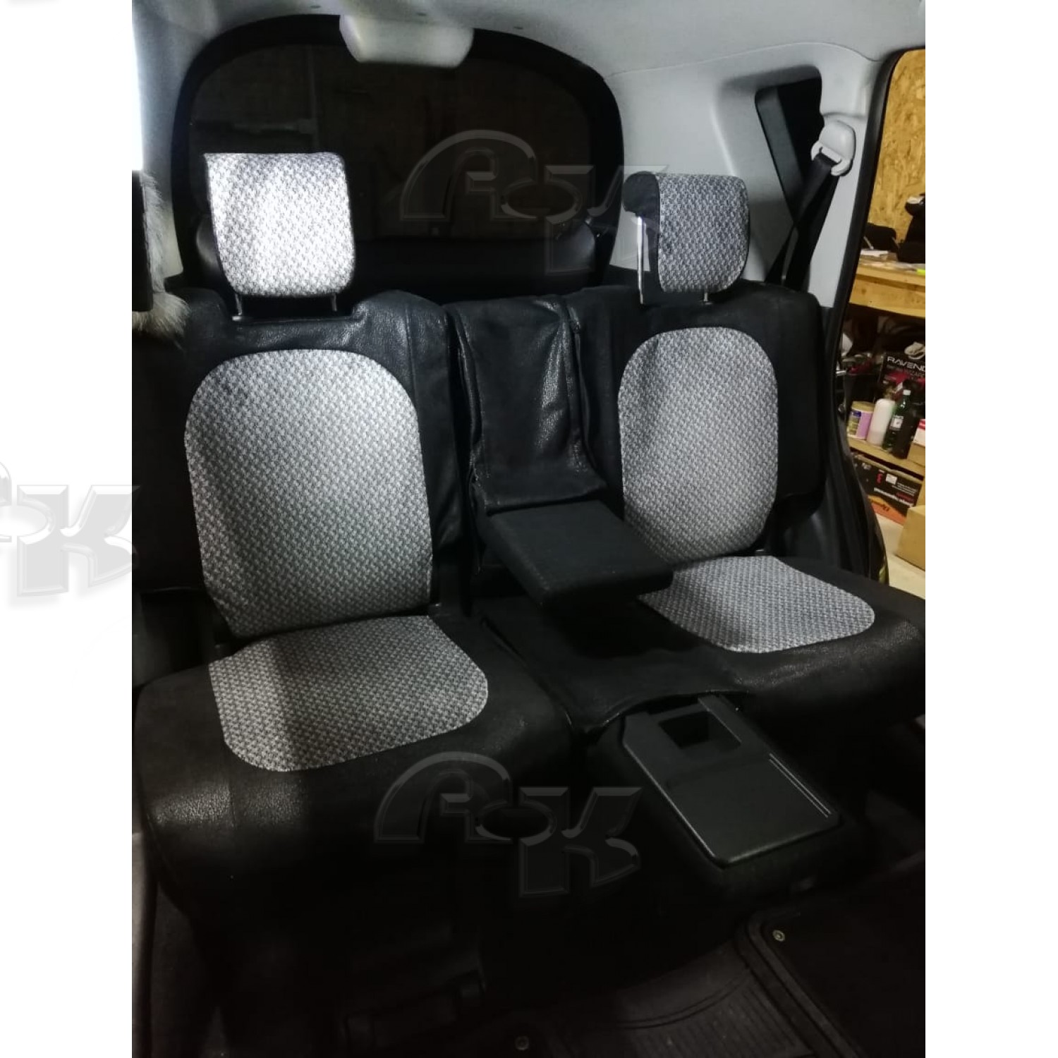 Чехлы из экокожи Toyota Ractis 100 2005-2010 60/40 с подстаканниками  (Мод.258.0) Автокомфорт