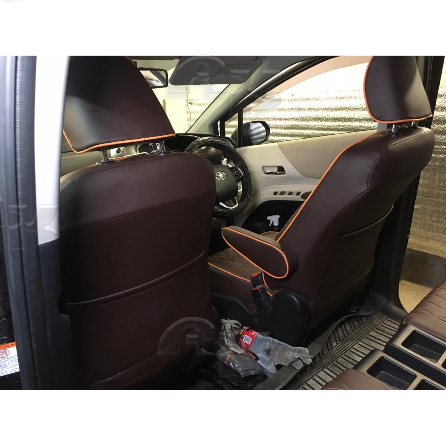 Чехлы из экокожи Toyota Sienta II (XP170) 2015-2022 с зад.подл.  (Мод.374.0) - 3 ряда Автокомфорт