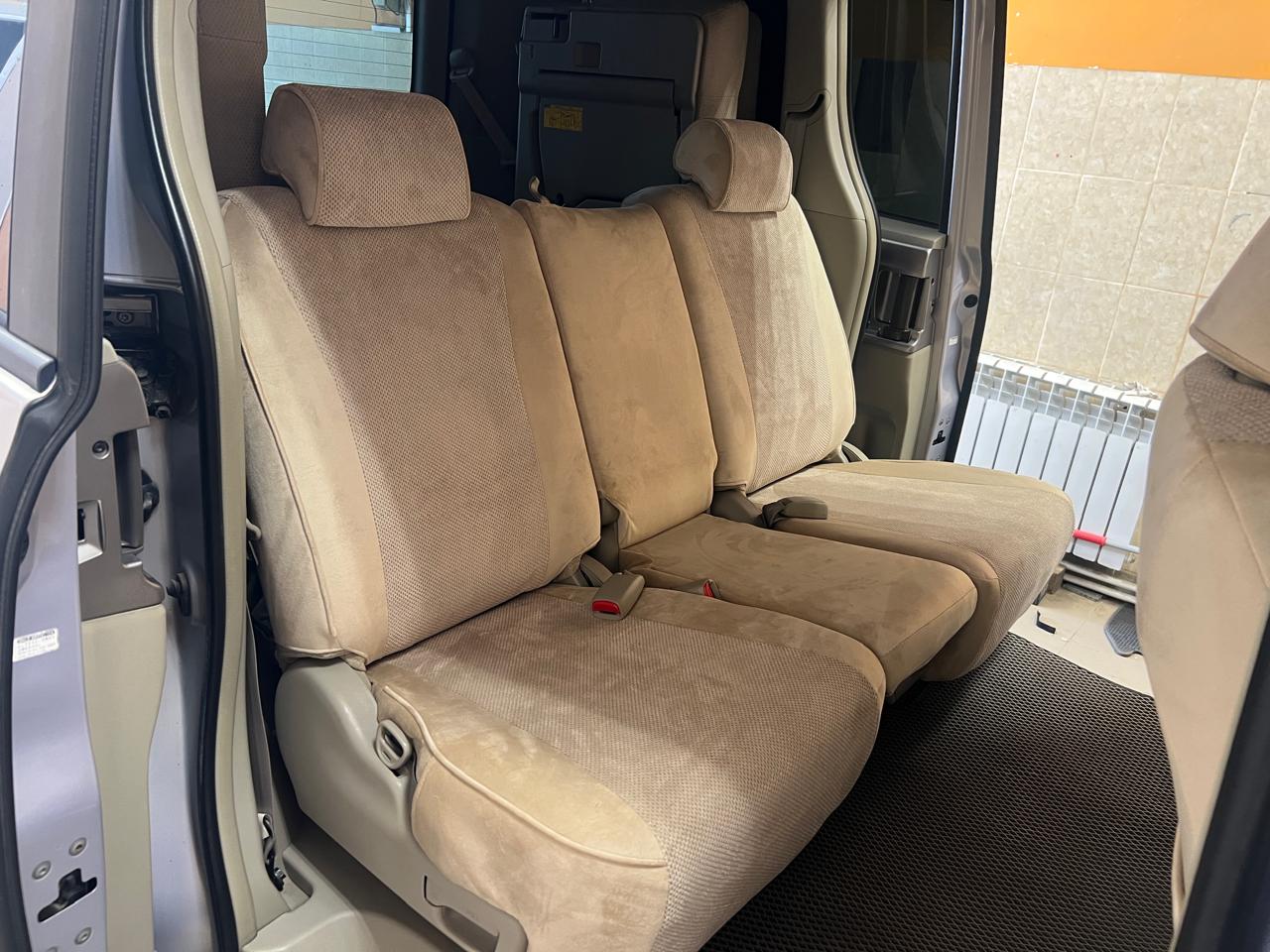 Чехлы из экокожи Toyota Voxy (Noah) 70 75 06.2007-12.2013 40/20/40 (Мод.270.1) - 2 ряда Автокомфорт