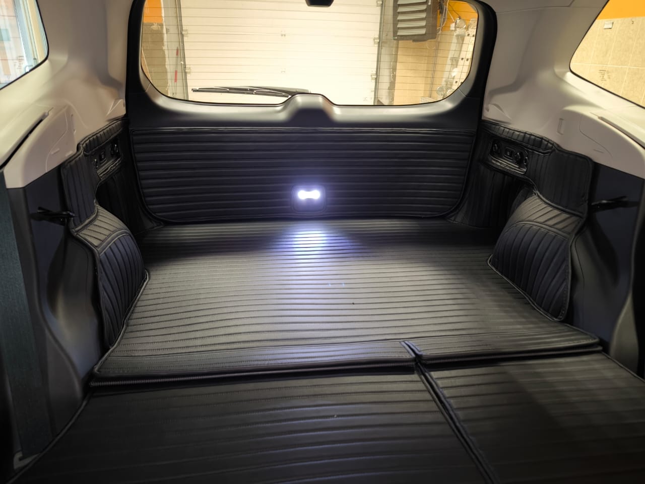 Кожаные коврики в багажник  Subaru Forester SK 2018-