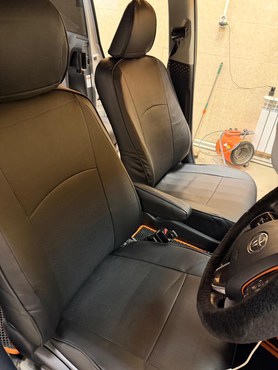 Чехлы из экокожи Toyota Sienta II 170 2015-2022 с зад.подл.(только для 6 местной) (Мод.374.1) - 2 ряда Автокомфорт