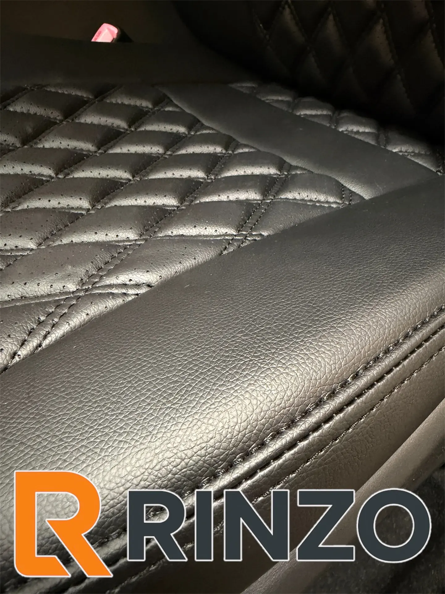 Чехлы Rinzo кожа PVC Toyota Prius A 40 (с подлокотником) модель Grid (ромб)