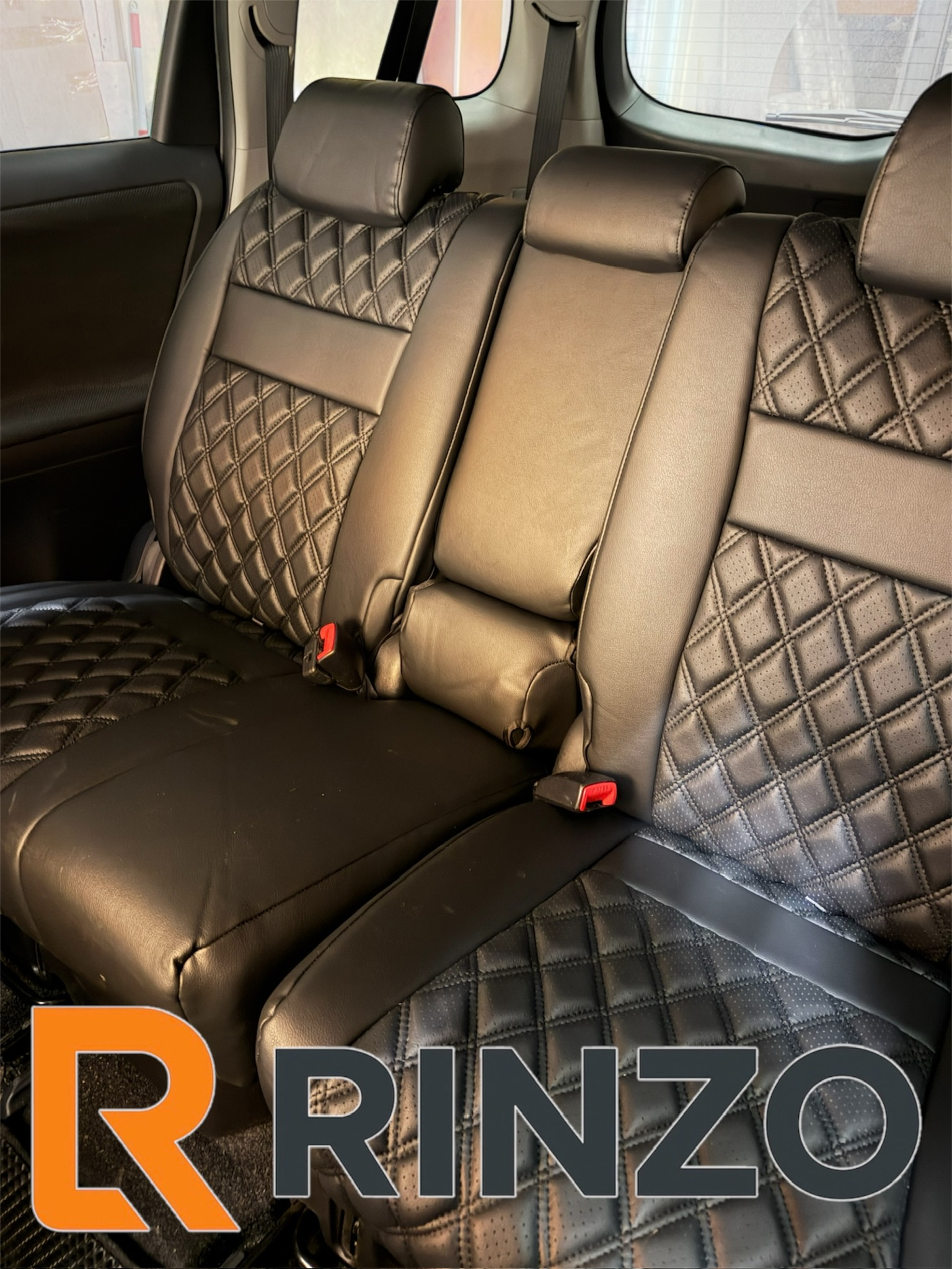 Чехлы Rinzo кожа PVC Toyota Wish 2009-2017  (2 ряда) модель Grid (ромб)