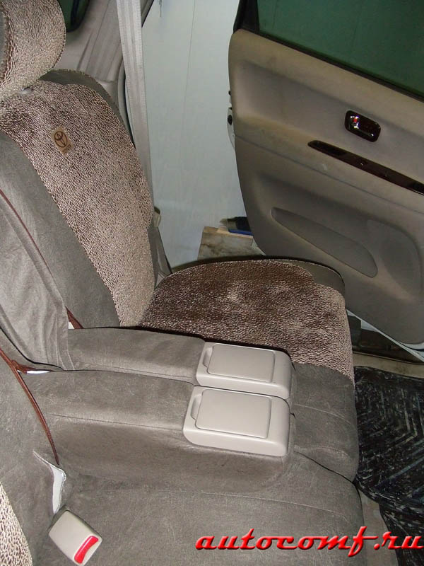 Чехлы из экокожи Toyota Nadia I+r [XN10] 08.1998-08.2003 5 мест 50/50 (Мод.242.0) Автокомфорт