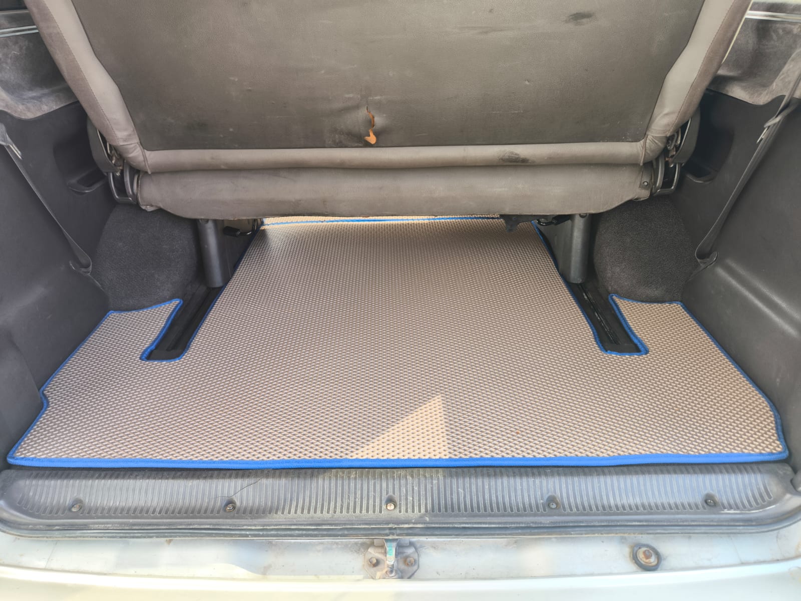 Коврики в салон EVA TOYOTA Hiace 106 1993-2004 2 ряда 60/40