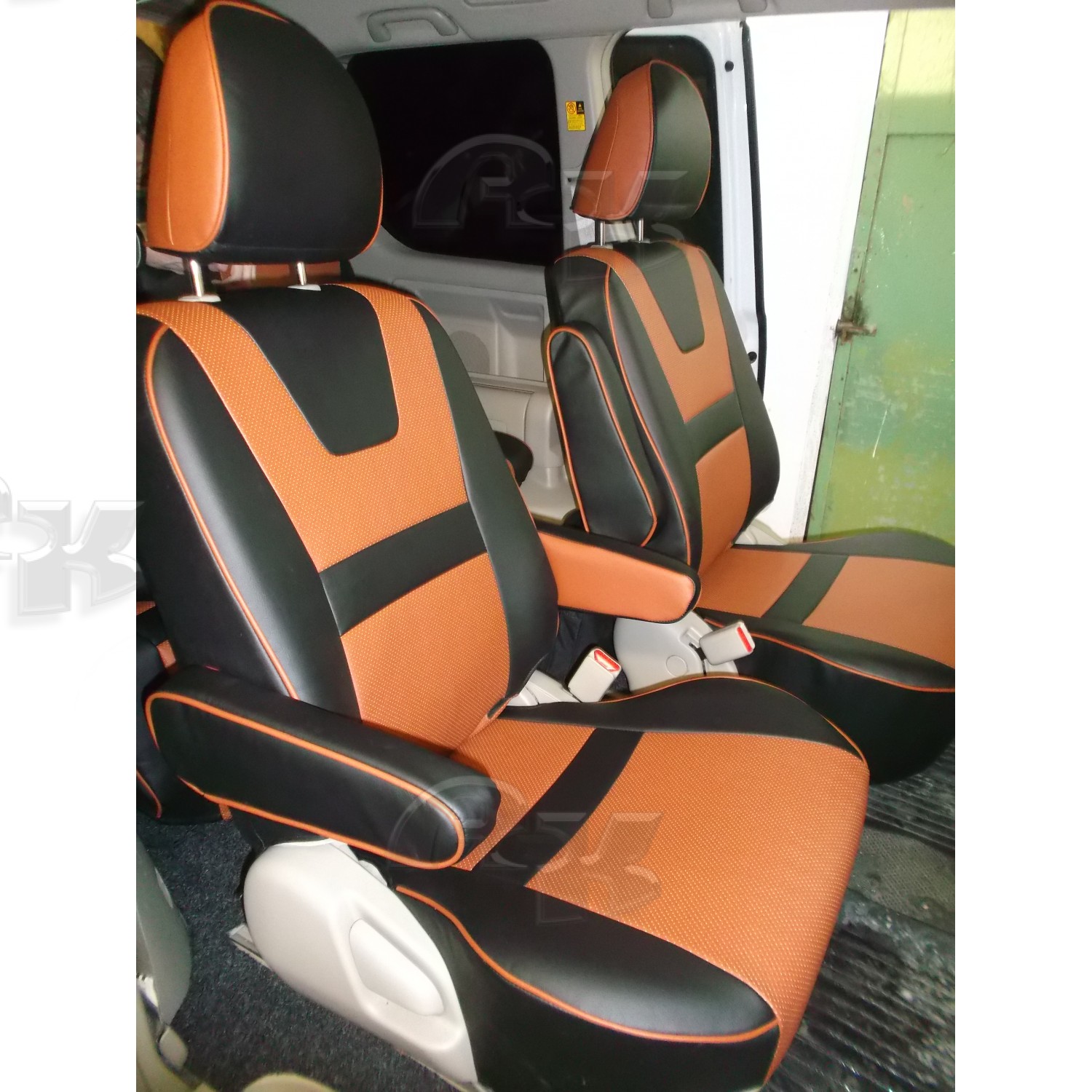 Чехлы из экокожи Toyota Voxy (Noah) II+r [R70] 06.2007-12.2013 40/40 (Мод.400.2) - 3 ряда Автокомфорт