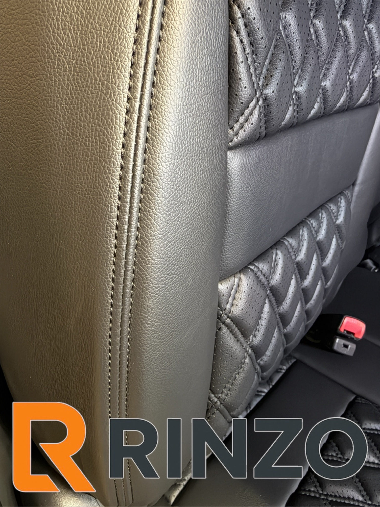 Чехлы Rinzo кожа PVC Toyota Wish 2009-2017  (3 ряда) модель Grid (ромб)