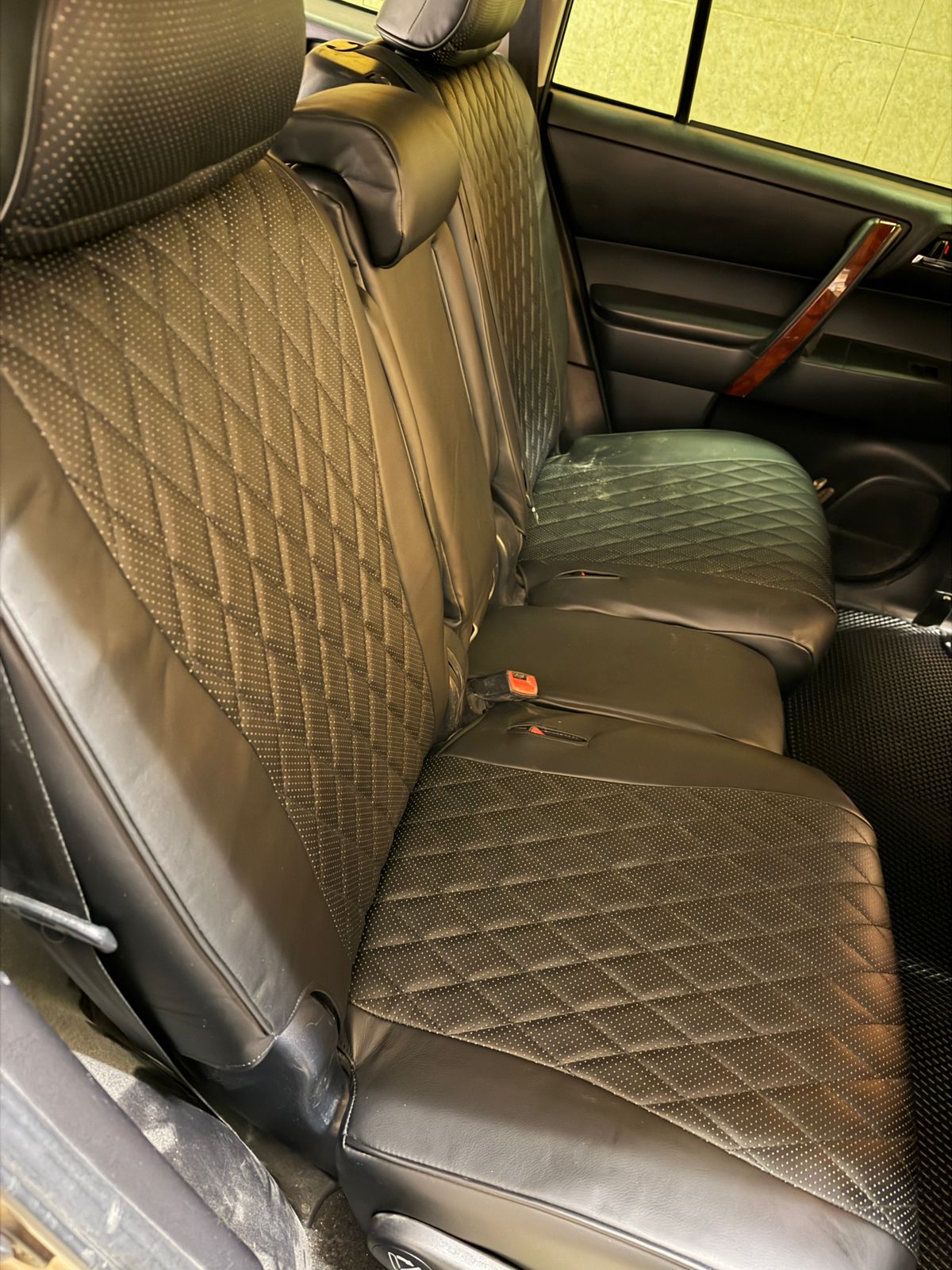 Чехлы из экокожи Toyota Highlander II+r [XU40] 05.2007-11.2013 (Мод.228.0) Автокомфорт