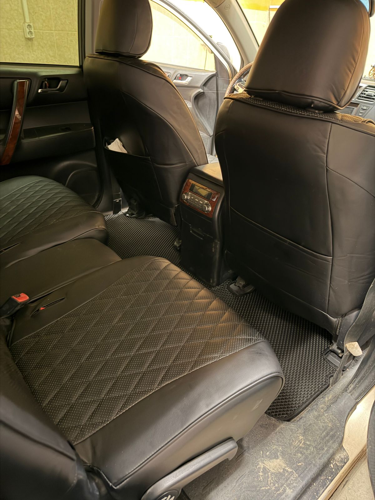 Чехлы из экокожи Toyota Highlander II+r [XU40] 05.2007-11.2013 (Мод.228.0) Автокомфорт