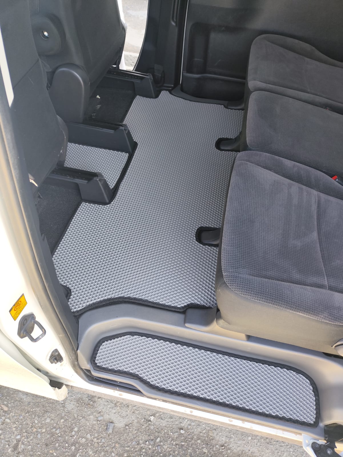 Коврики в салон EVA Toyota Noah / Voxy 70 / 75 2007-2013 второй ряд 40/20/40 и 40/40 без рельс