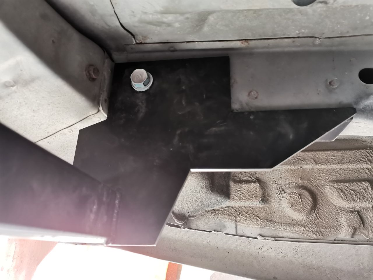 Фаркоп Toyota Alphard 2WD/4WD 2002-2008 тип шара A Halty