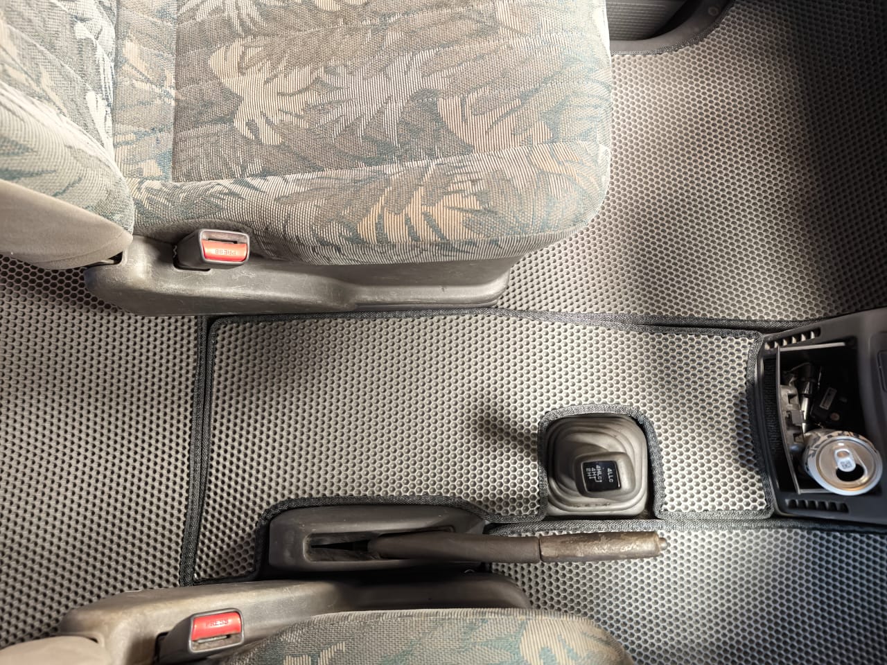 Коврики в салон EVA Mitsubishi Delica 1994-2007 PE8W (второй ряд вращается)