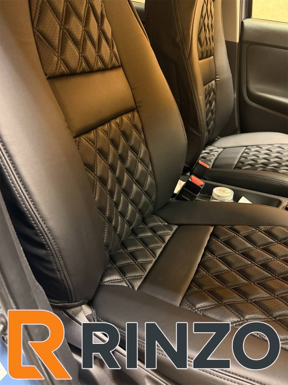 Чехлы Rinzo кожа PVC Toyota Yaris \ Yaris Cross  2020- литые подголовники НЕ гибрид  модель Grid (ромб)
