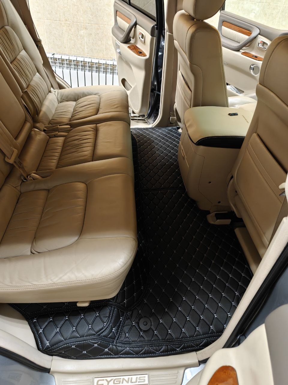 Коврики кожаные в салон 3D Toyota Land Cruiser 100 / Cygnus 1998-2007 правый руль