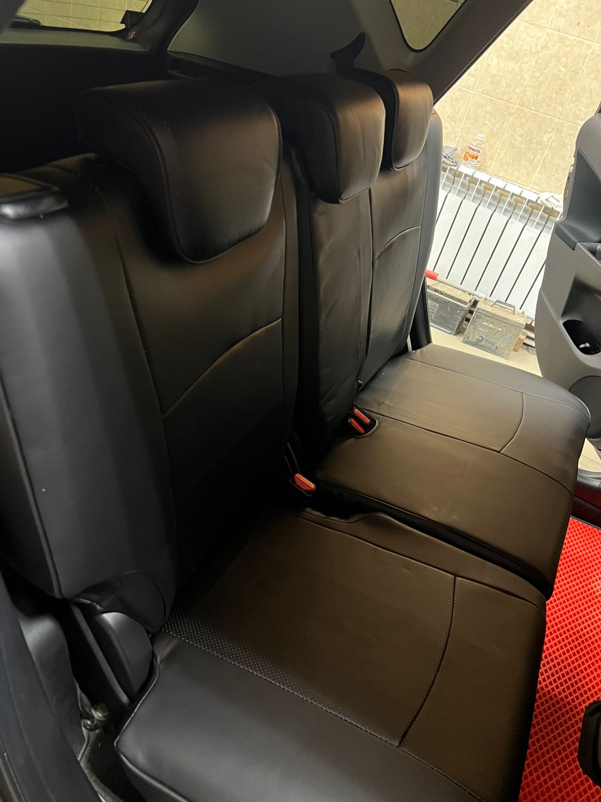 Чехлы из экокожи Toyota Ractis II+r 120 11.2010-08.2016 2WD (Мод.405.0) Автокомфорт