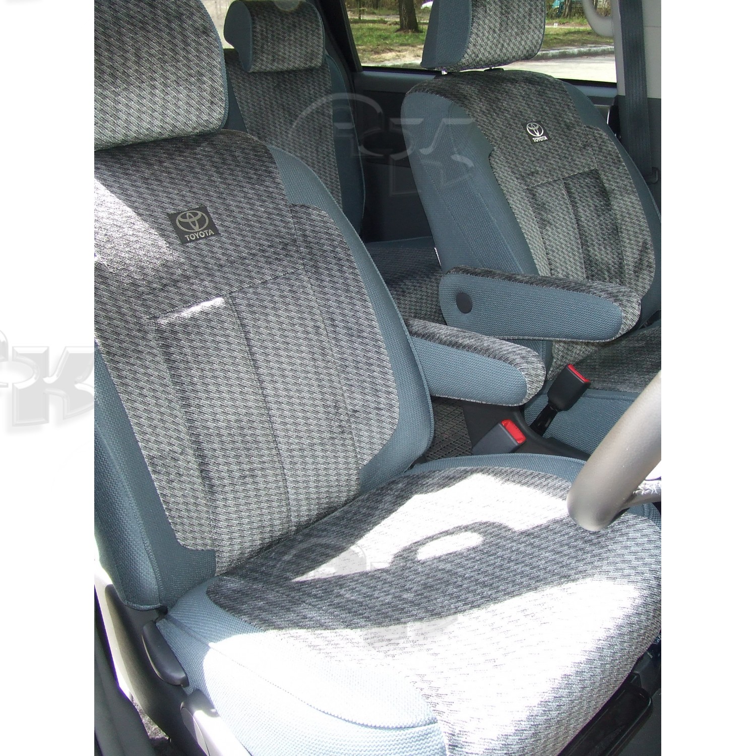 Чехлы из экокожи Toyota Voxy (Noah) 70 75 06.2007-12.2013 40/20/40 (Мод.270.1) - 2 ряда Автокомфорт