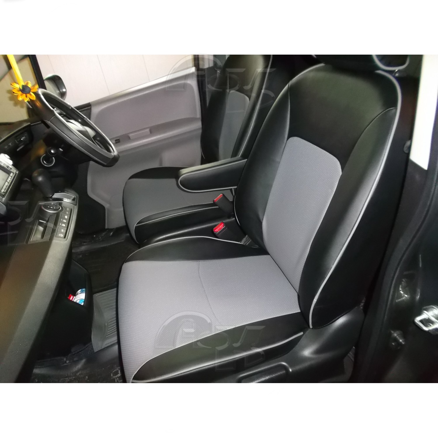 Чехлы из экокожи Honda Freed 60/40 [GB] 05.2008-08.2016  с 2 перед подлок (Мод.363.0) - 2 ряда Автокомфорт