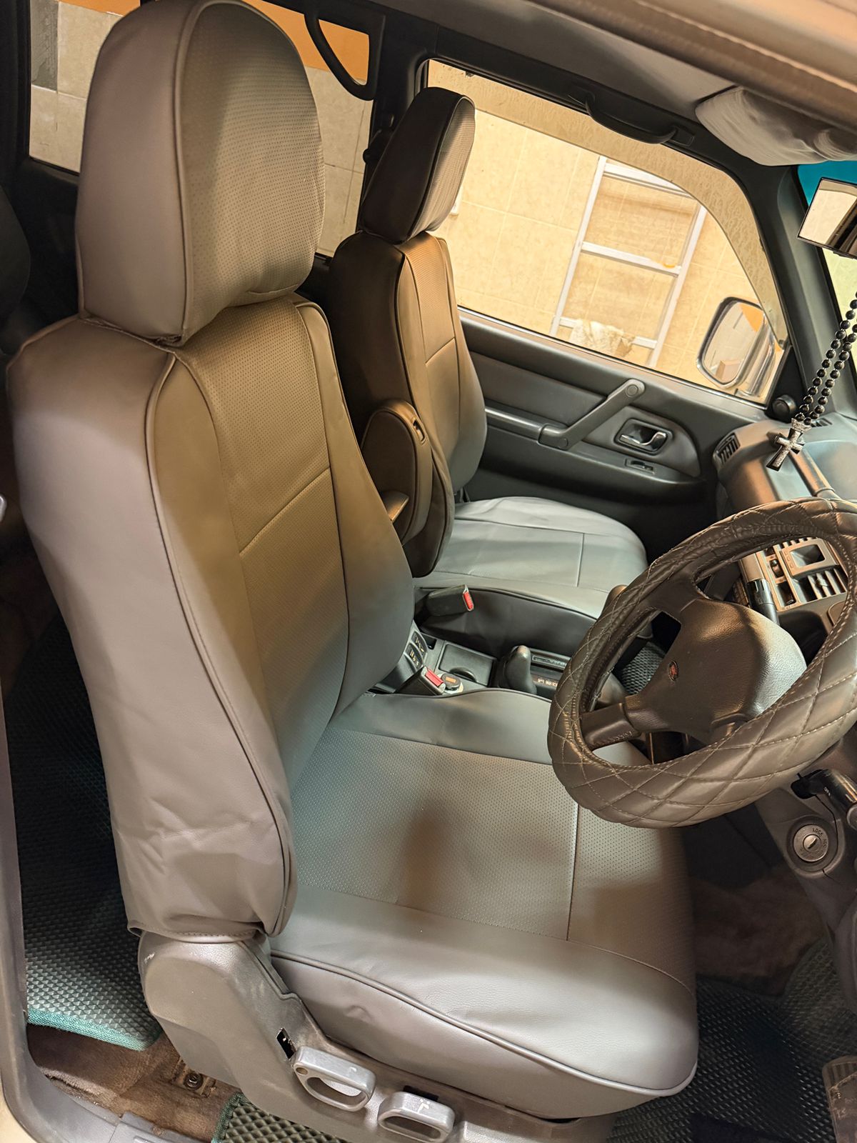 Чехлы из экокожи Mitsubishi Pajero 2 01.1991-08.1999 ДИВАН 5дв (Мод.112.0) Автокомфорт