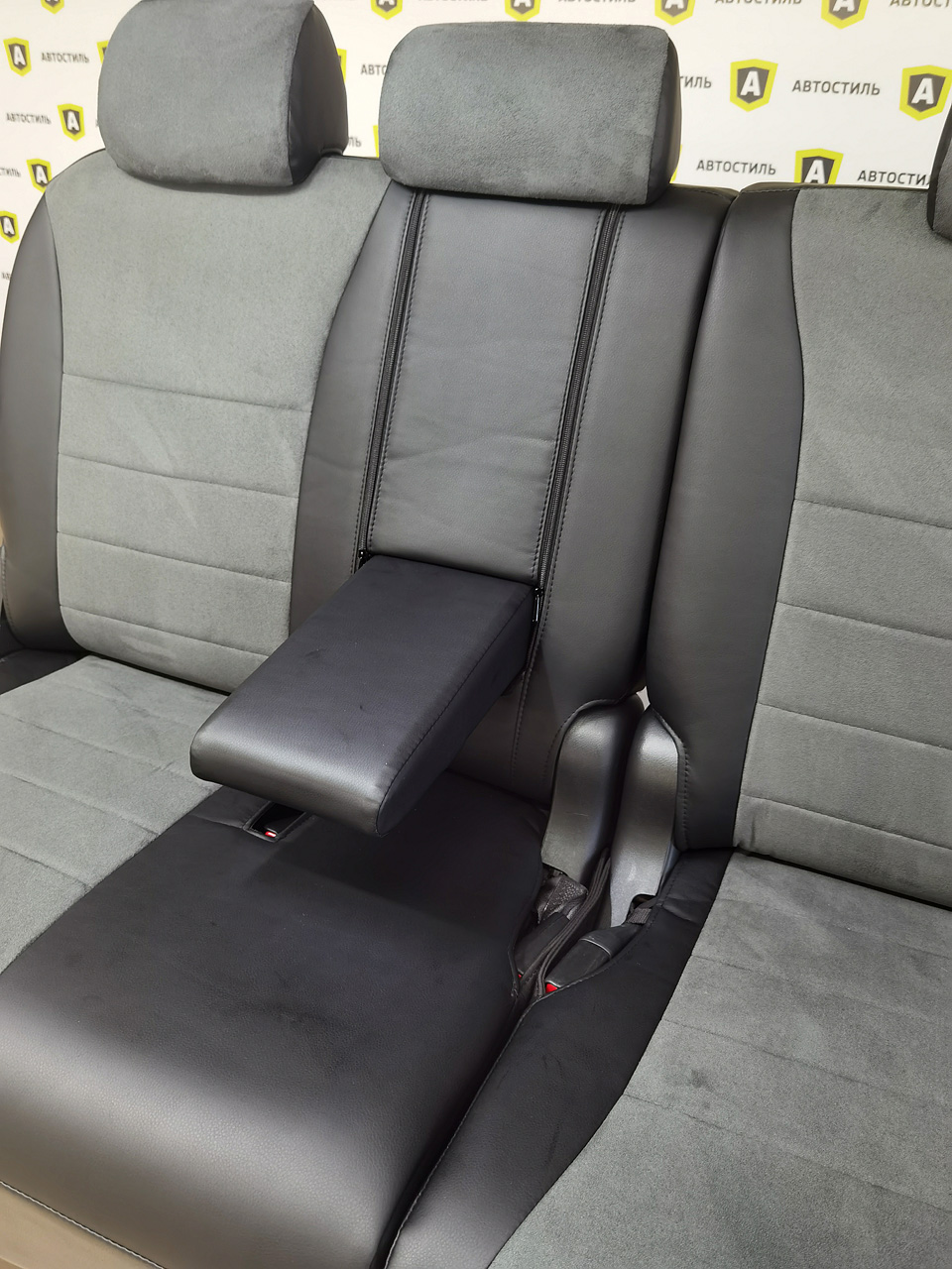 Чехлы Honda Freed  2008-2016 60/40 на 3 ряда, (3-й ряд с подлокотниками) Автостиль