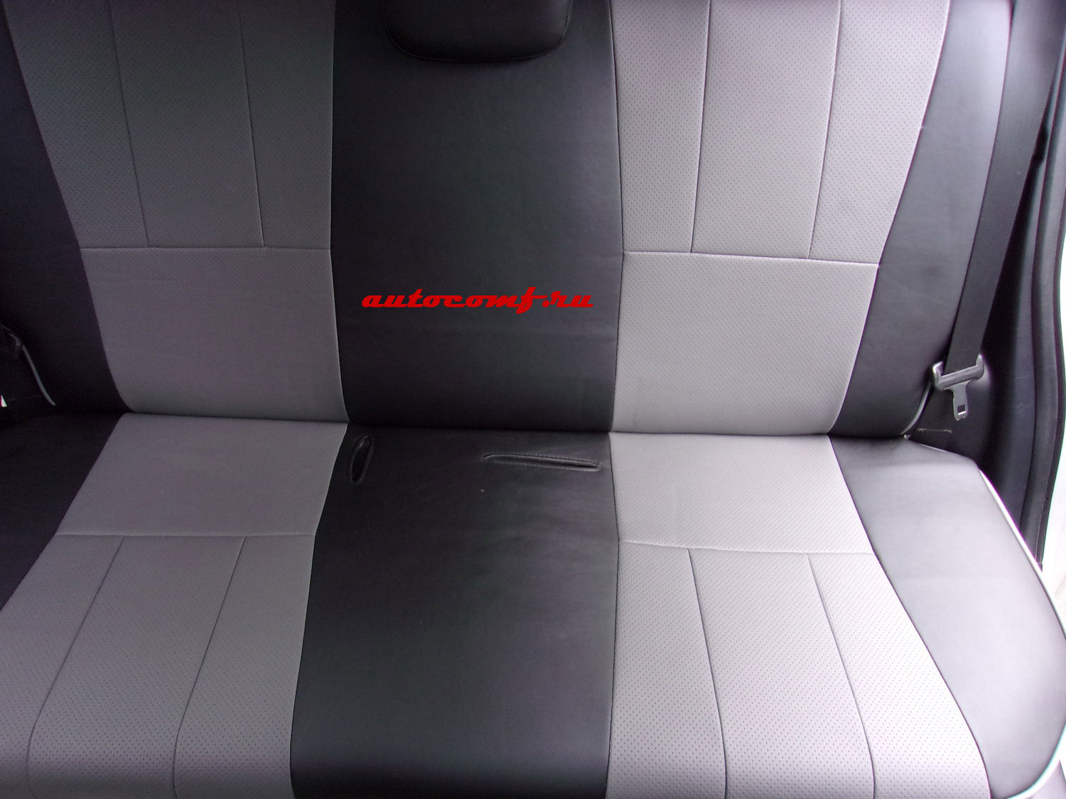 Чехлы из экокожи Toyota Vitz III 130 12.2010-03.2021 диван, литые подг. (Мод.417.0) Автокомфорт