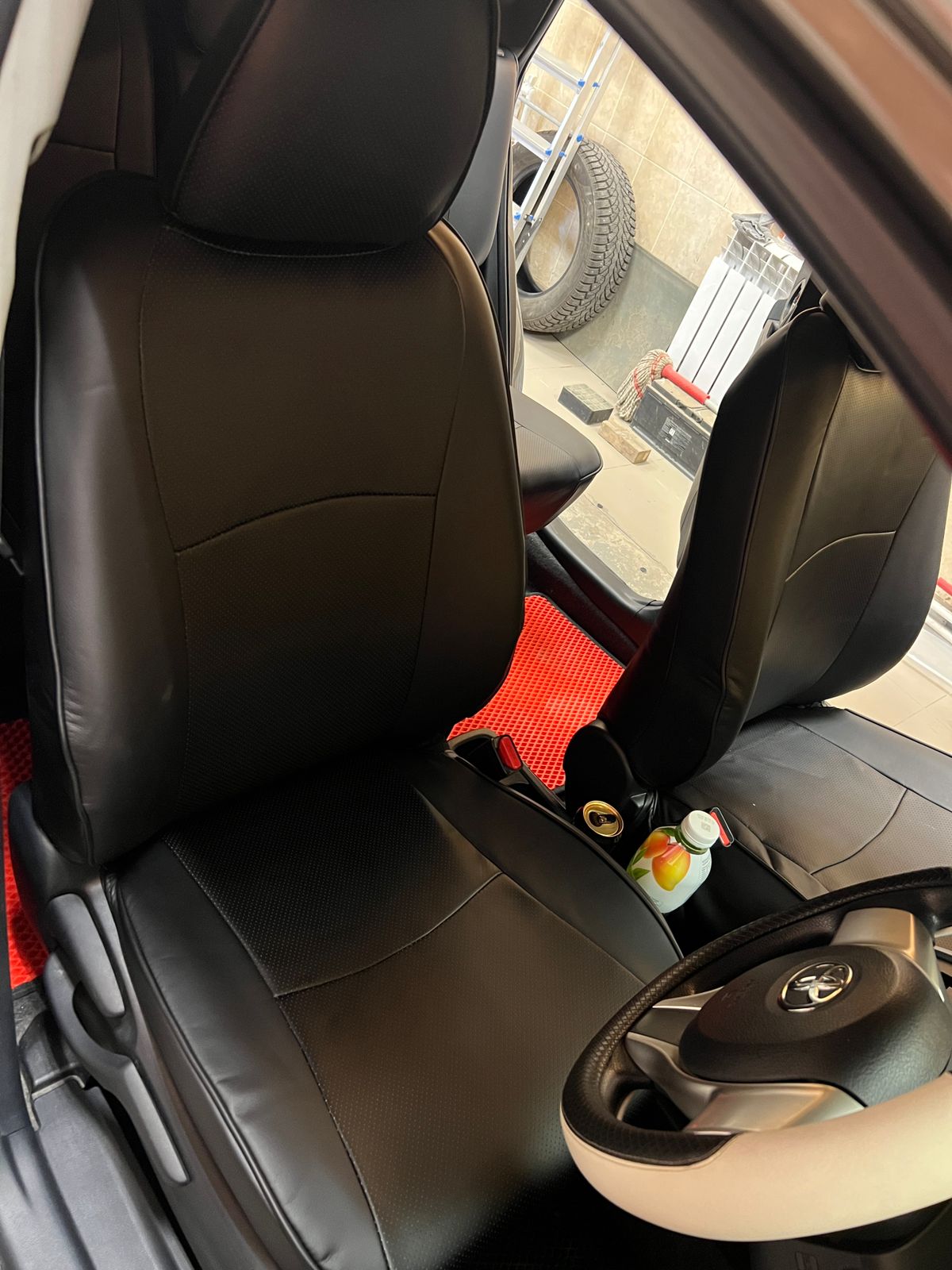 Чехлы из экокожи Toyota Ractis II+r 120 11.2010-08.2016 2WD (Мод.405.0) Автокомфорт