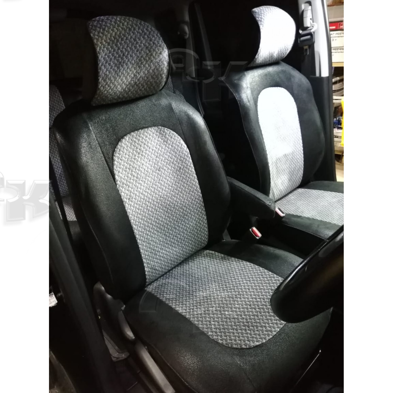 Чехлы из экокожи Toyota Ractis 100 2005-2010 60/40 с подстаканниками  (Мод.258.0) Автокомфорт