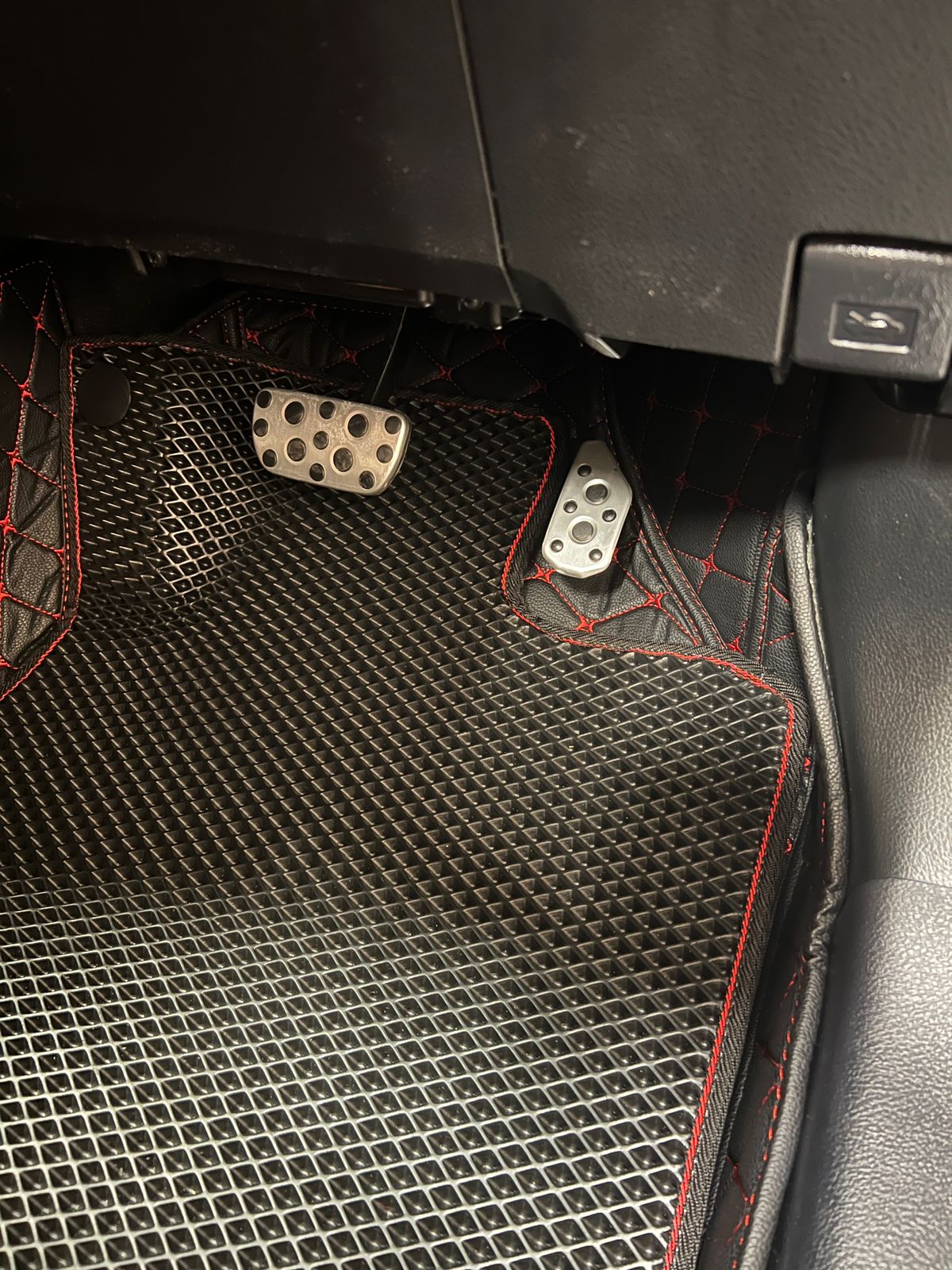 Кожаные коврики в салон 3D Toyota Vitz 130 2010-2018 2wd НЕ ГИБРИД